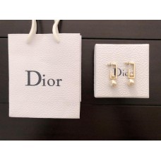 Christian Dior eenvoudige witte parelhanger geelgouden rechthoekig ingelijste oorbellen in Dubai