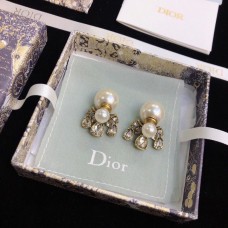 Dior Water Drop Diamond Inlay goudkleurige vrouwelijke oorbellen met witte pareloorbellen