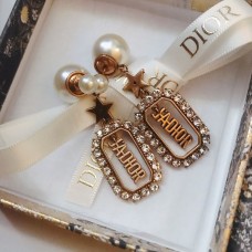 Christian Dior JADIOR Rechthoekige uitgeholde hanger met diamanten rand Dames witte pareloorbellen VK
