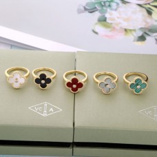 Van Cleef Arpels Magische Alhambra-ring met parelmoer en diamanten