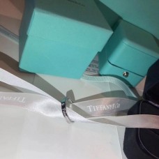Tiffany Co smalle band bezaaid Crystals Street