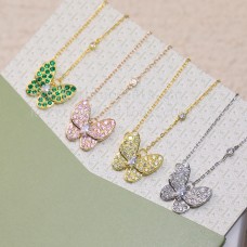 Van Cleef Arpels Twee vlinderhangers met diamanten
