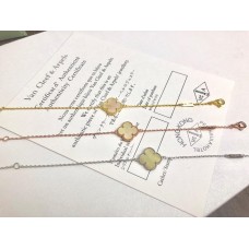 Van Cleef Arpels Alhambra Armband Geelgoud Parelmoer