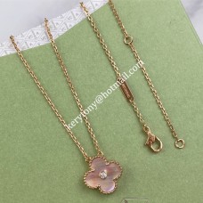 Van Cleef Arpels Alhambra ketting rosé goud met roze parelmoer en diamant