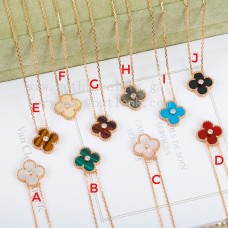 Van Cleef Arpels Alhambra hanger rosé goud met diamant